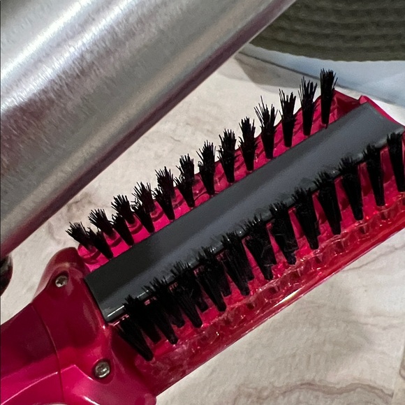 Instyler rotating heated iron and brush- Pink Hair Styling Tool - Picture 6 of 6
